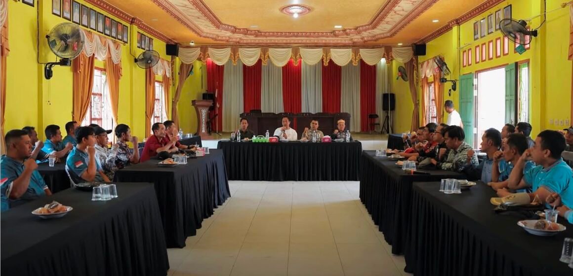 Serap Aspirasi Warga Sungai Cabang Barat, Bupati Sukamara Kawal Kebutuhan BBM Nelayan